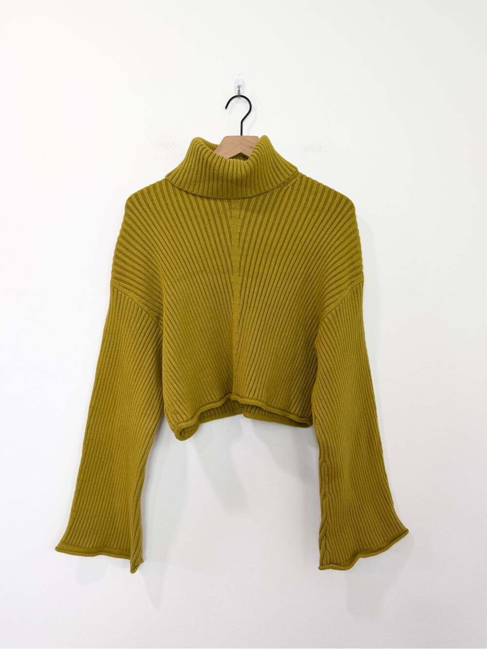 House of Harlow Turtleneck Sweater Flared
Sleeve Ribbed Crop Willow Green Large
